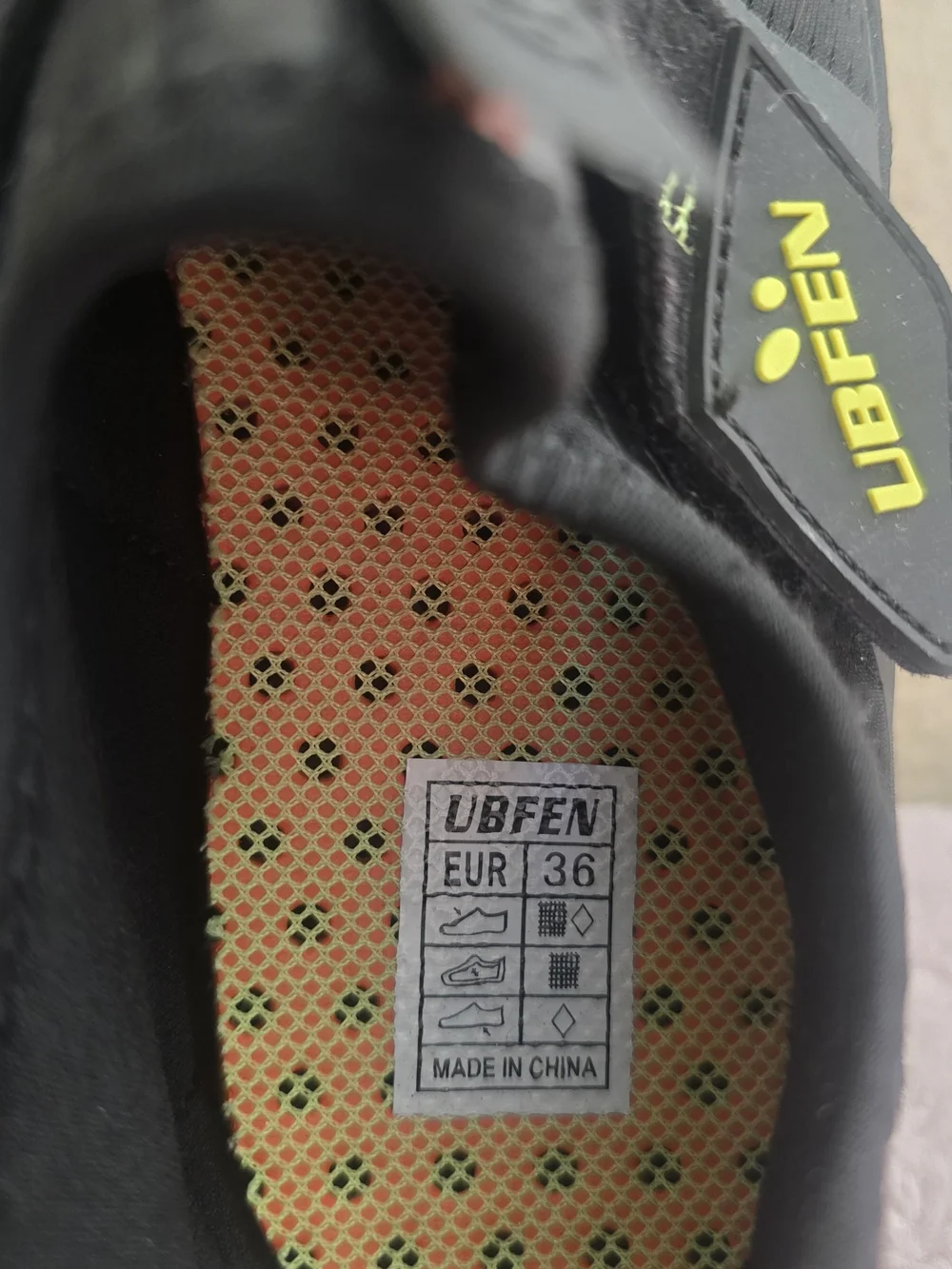 UBFEN Black Water Shoes Aqua  (US 4.5Y - EUC)